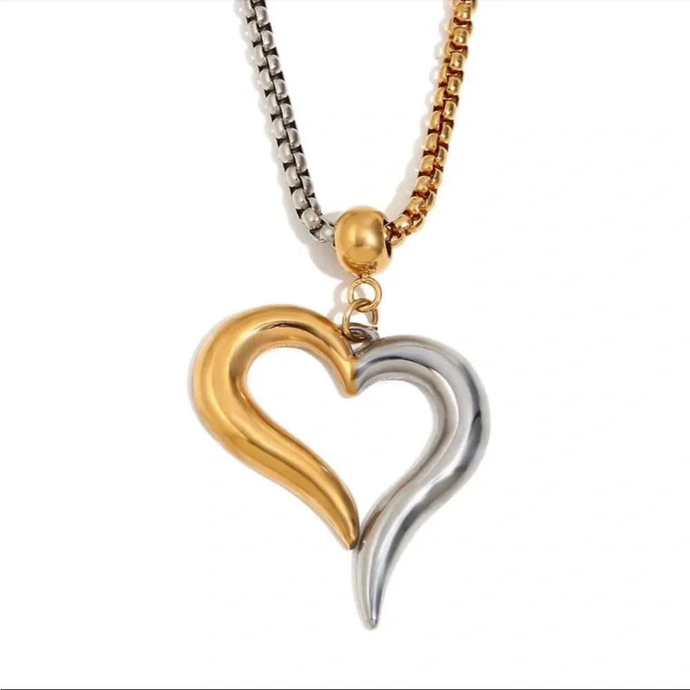 ✨NEW 18K Gold Two-Tone Heart Pendant Necklace Stainless Steel✨